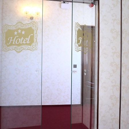 Hotel Onix โรมาน ภายนอก รูปภาพ