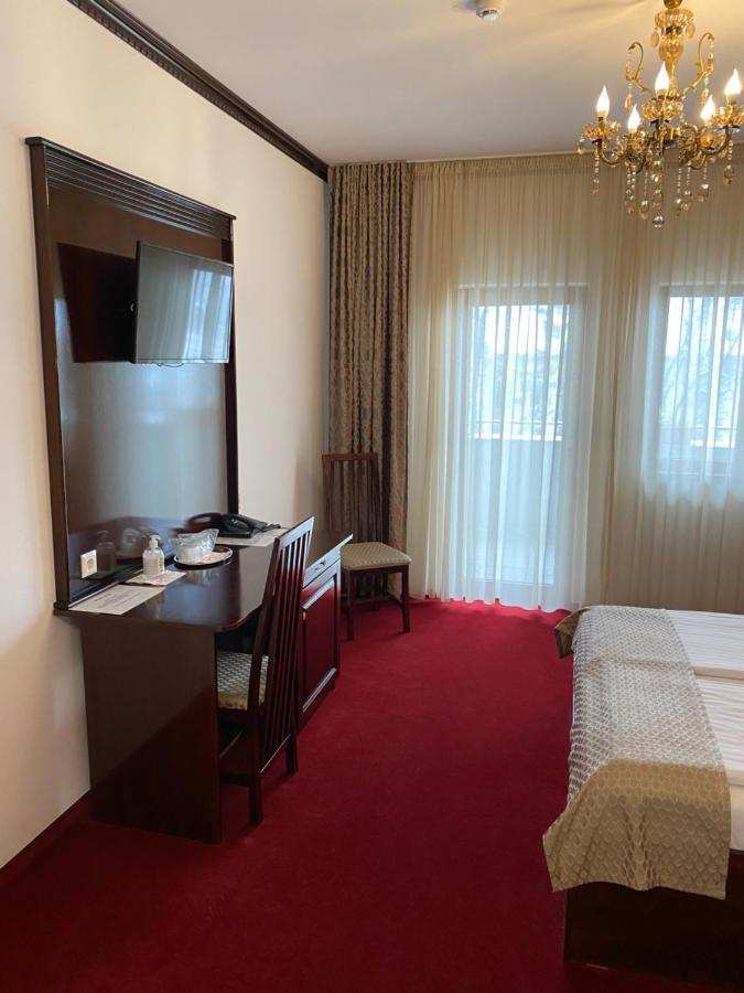 Hotel Onix โรมาน ภายนอก รูปภาพ