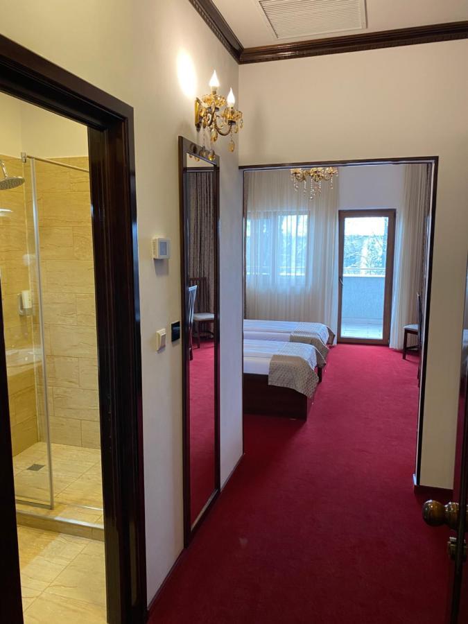 Hotel Onix โรมาน ภายนอก รูปภาพ
