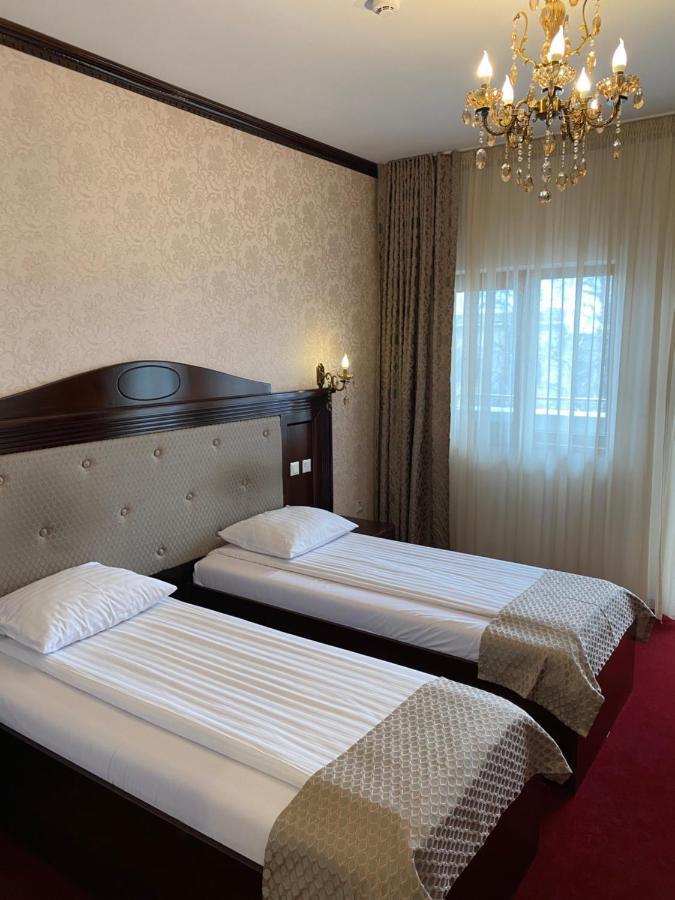 Hotel Onix โรมาน ภายนอก รูปภาพ
