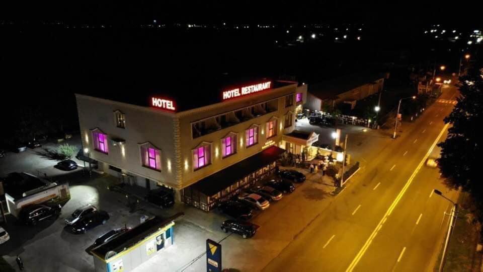 Hotel Onix โรมาน ภายนอก รูปภาพ