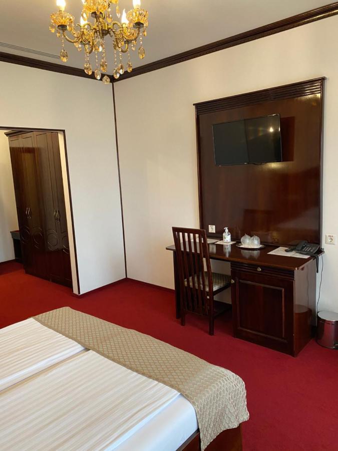Hotel Onix โรมาน ภายนอก รูปภาพ