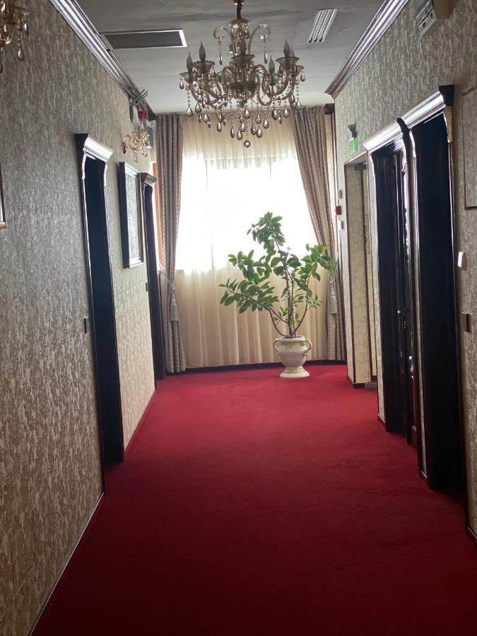 Hotel Onix โรมาน ภายนอก รูปภาพ