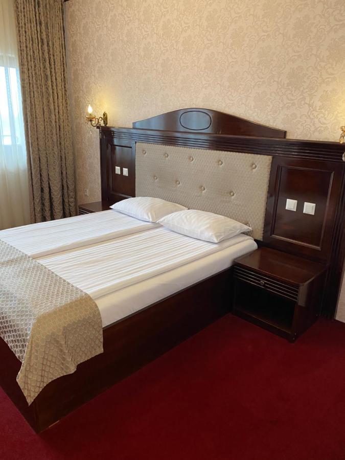 Hotel Onix โรมาน ภายนอก รูปภาพ